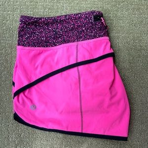 Lululemon shorts, 2.5 inseam, size 4, pink and black